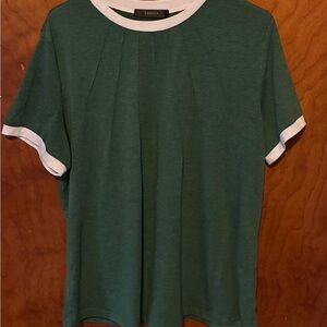 NWOT Zesica Pleated Forest Green and White Trim colorblock lightweight Top